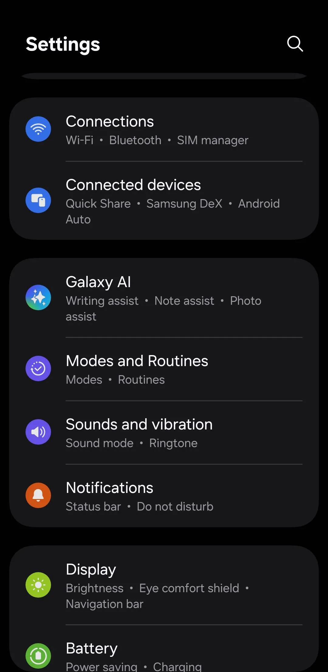 Menu cài đặt chung trên điện thoại Android, chuẩn bị truy cập cài đặt bảo mật và quyền riêng tư.