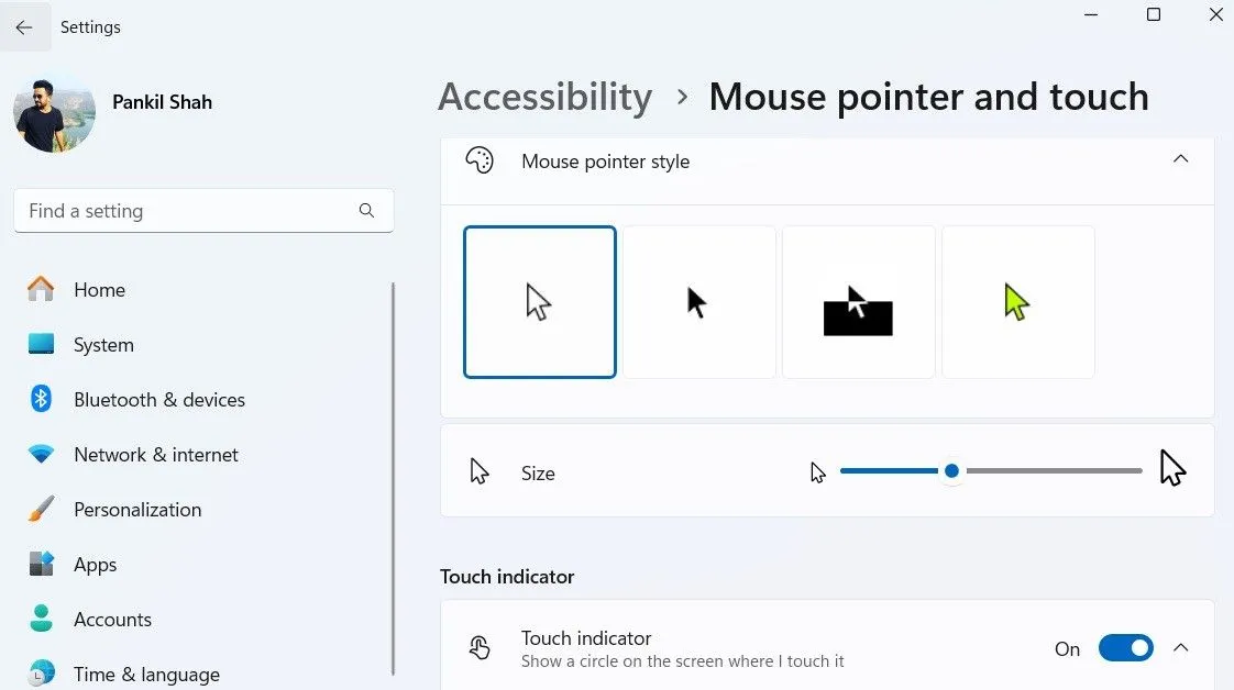 Menu cài đặt con trỏ chuột trong Windows 11 cho phép thay đổi kích thước và màu sắc.