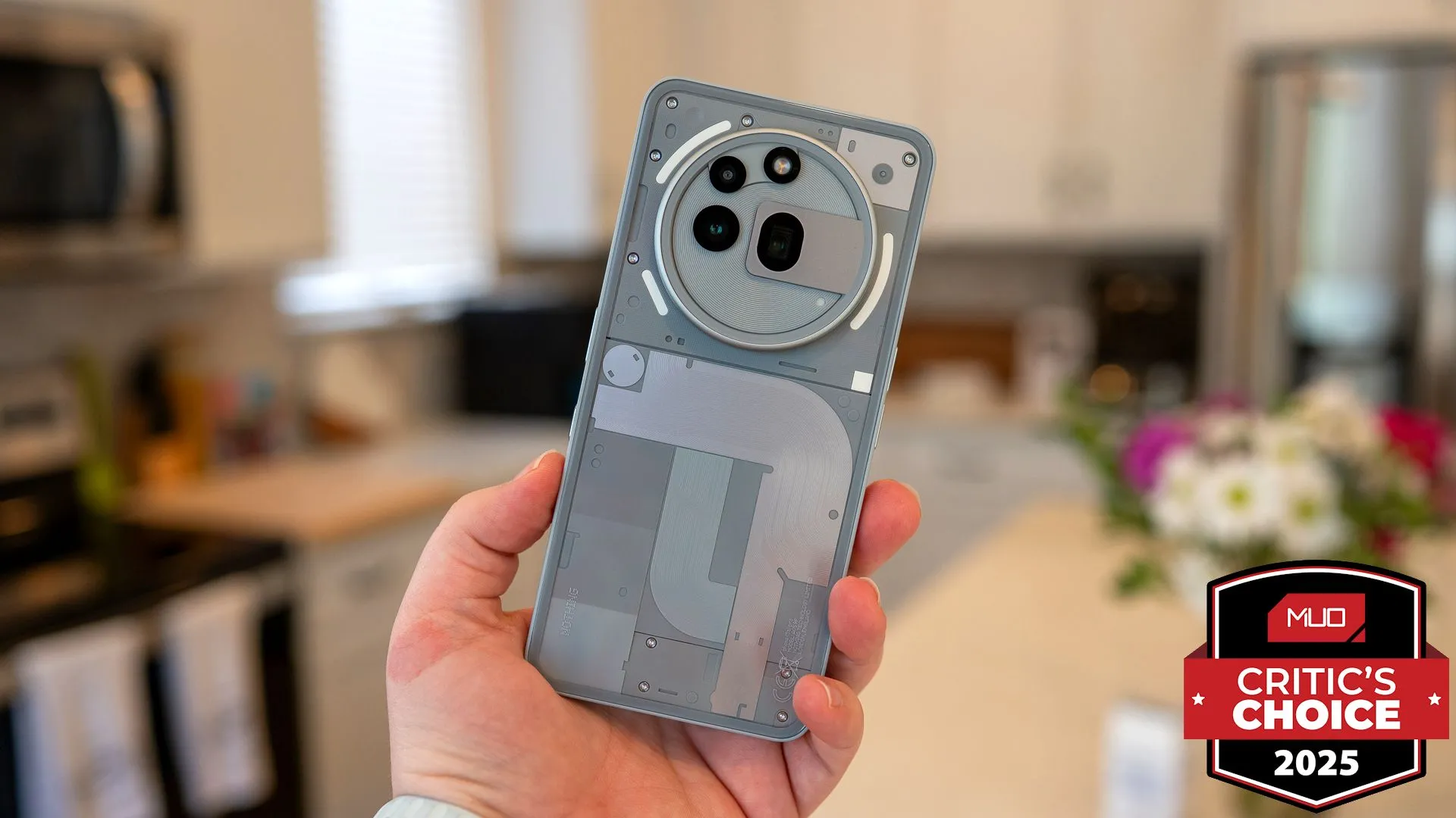Nothing Phone (3a) Pro trong tay, nhận giải thưởng tại MWC 2025