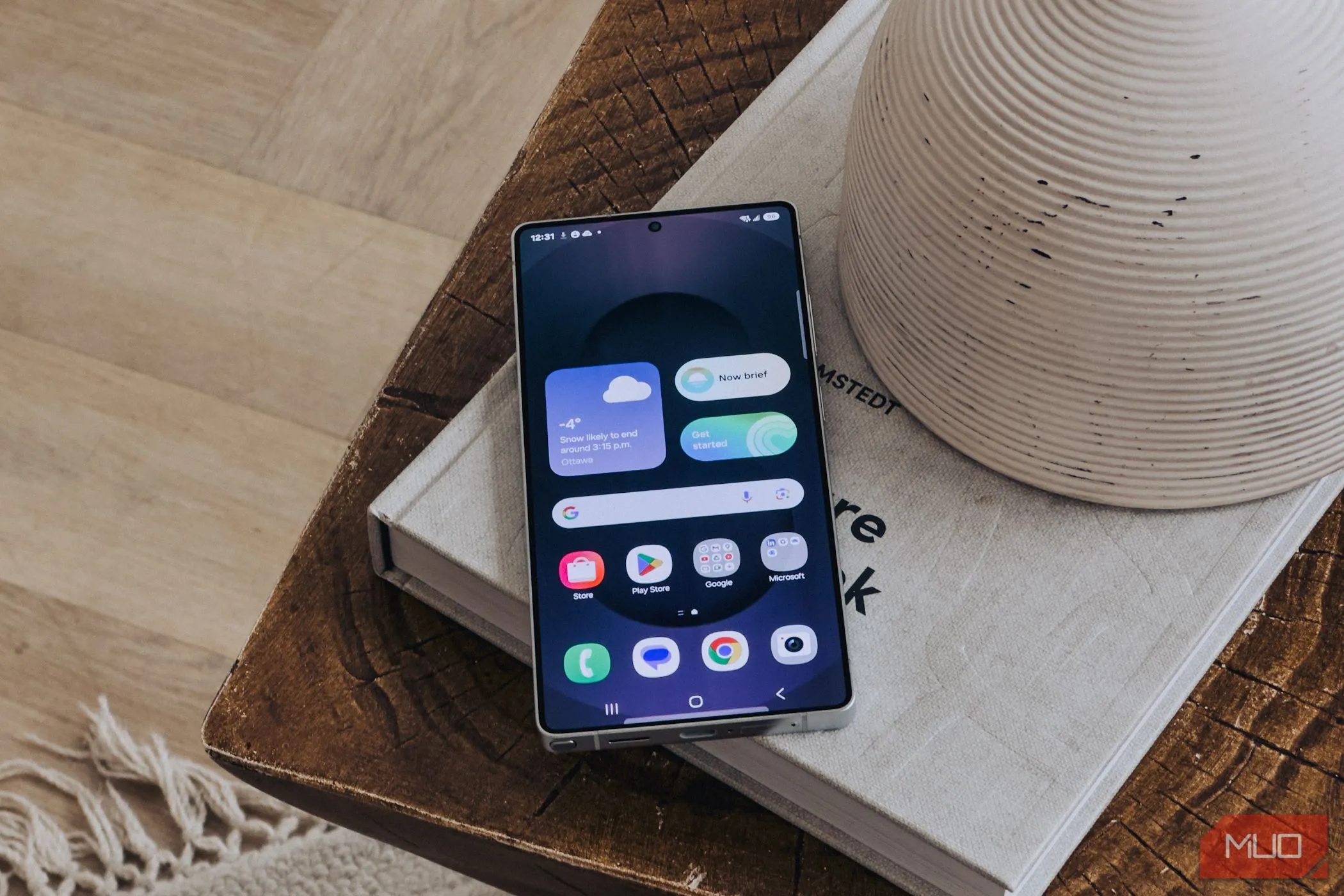 Samsung Galaxy S25 Daily Brief trên màn hình chính