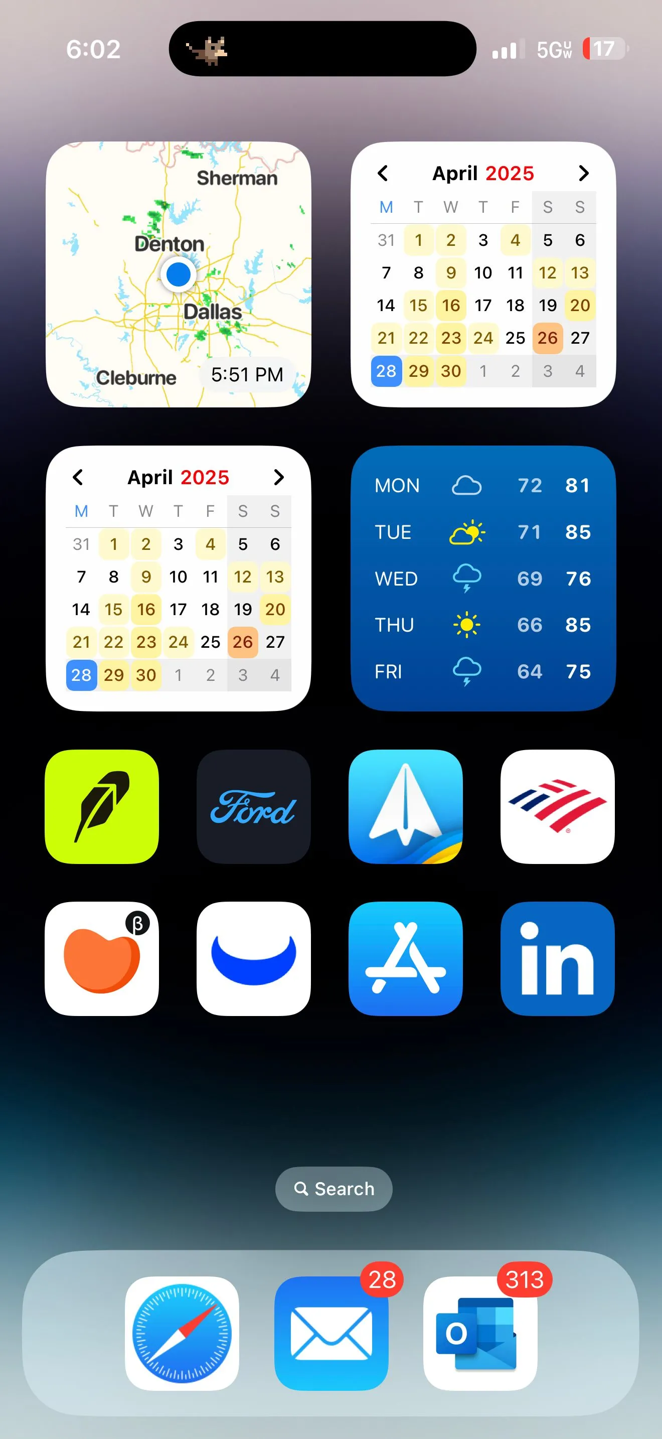 Thú cưng Pixel Pals đang chạy trên khu vực Dynamic Island của iPhone.