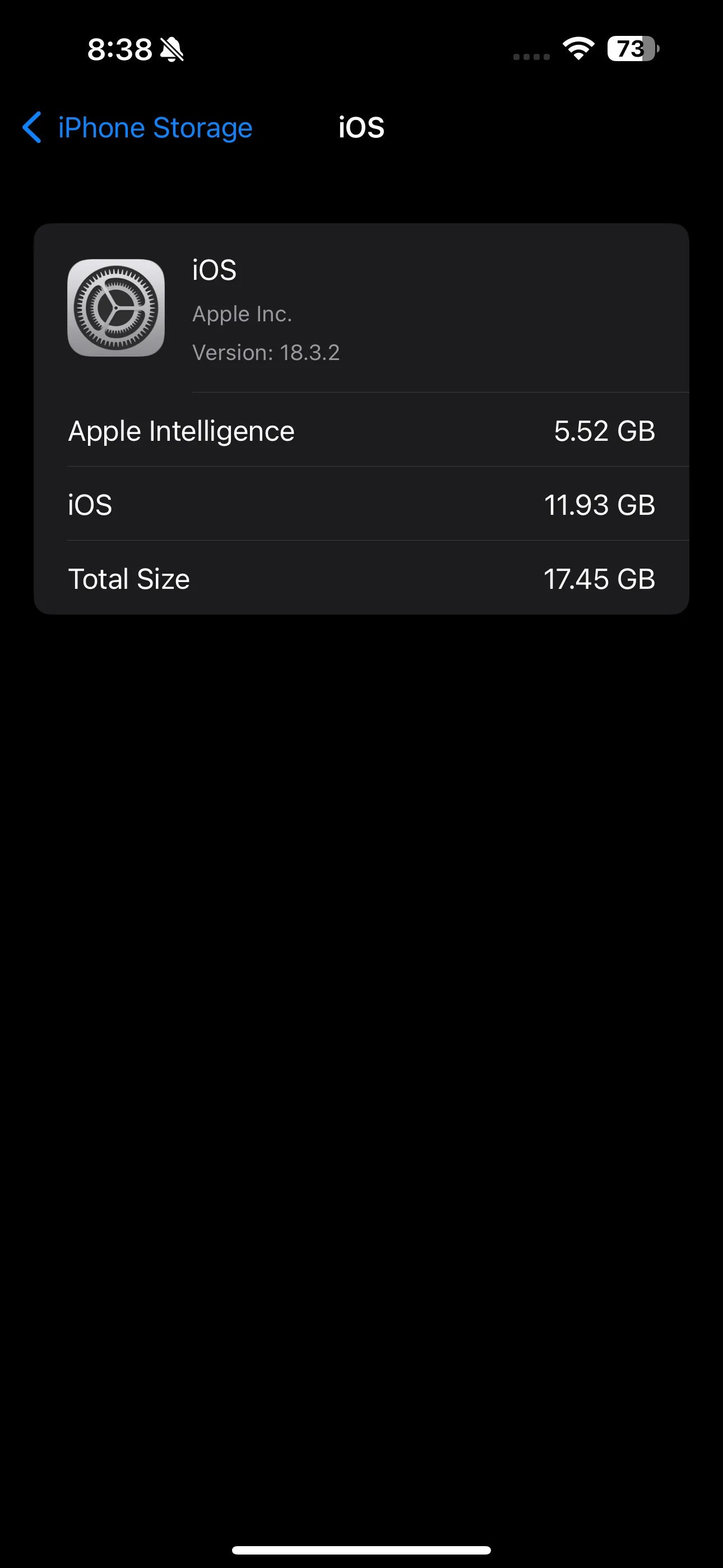 Trang Dung lượng iPhone trong ứng dụng Cài đặt, hiển thị chi tiết mức sử dụng bộ nhớ của iOS và các thành phần khác như Apple Intelligence.