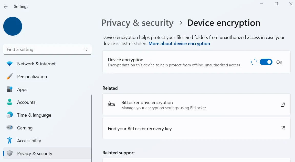 Tùy chọn mã hóa thiết bị BitLocker trong cài đặt Windows 11, đảm bảo an toàn cho ổ đĩa và dữ liệu cá nhân.