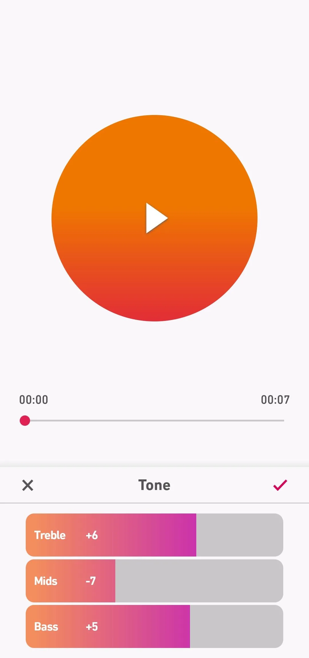 Ứng dụng Dolby On hiển thị các thanh trượt để điều chỉnh Bass, Treble và Mids