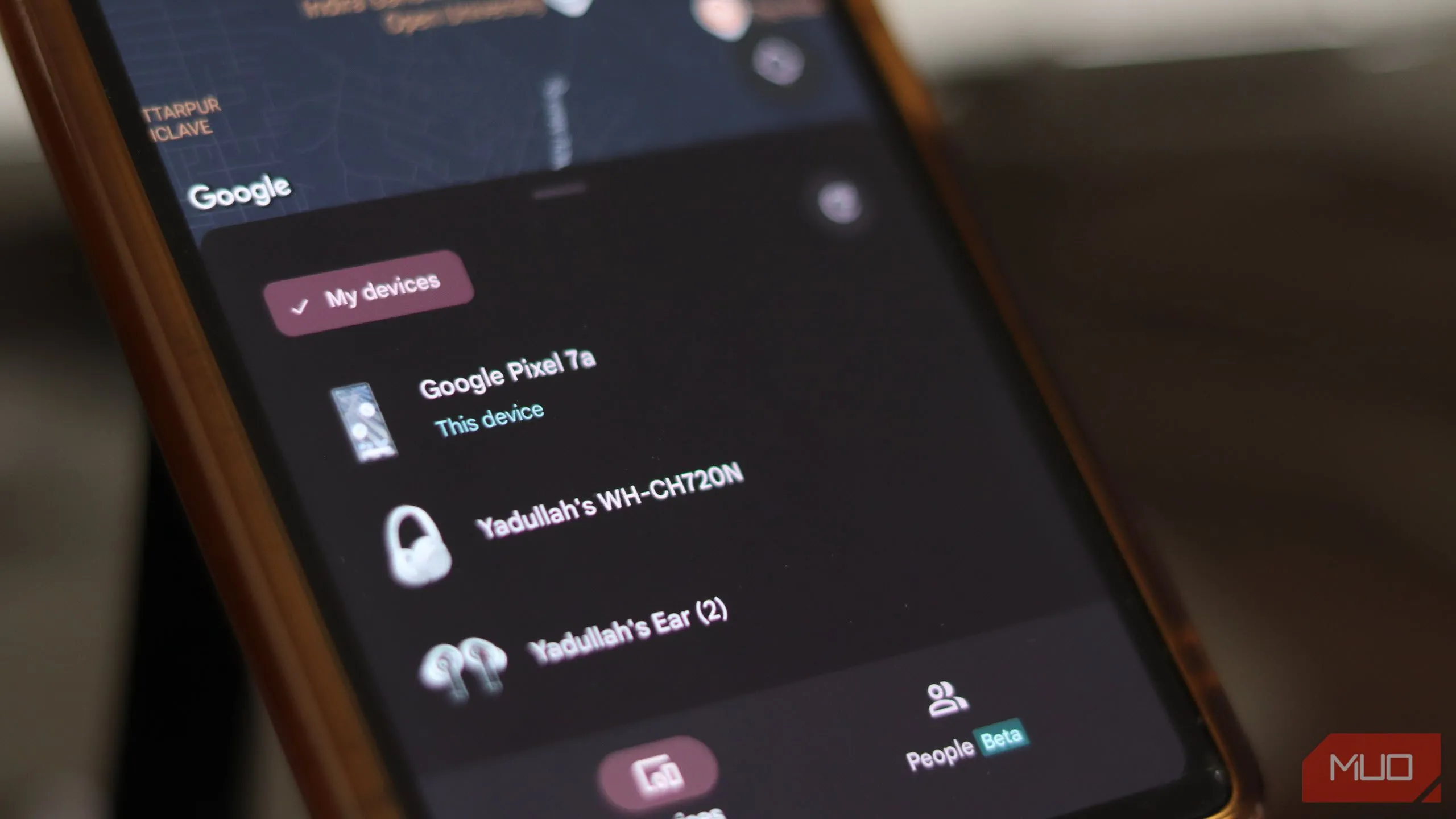 Ứng dụng Find My Device (Tìm thiết bị của tôi) trên Android hiển thị bản đồ và các thiết bị được kết nối, minh họa khả năng định vị đồ vật và người thân.