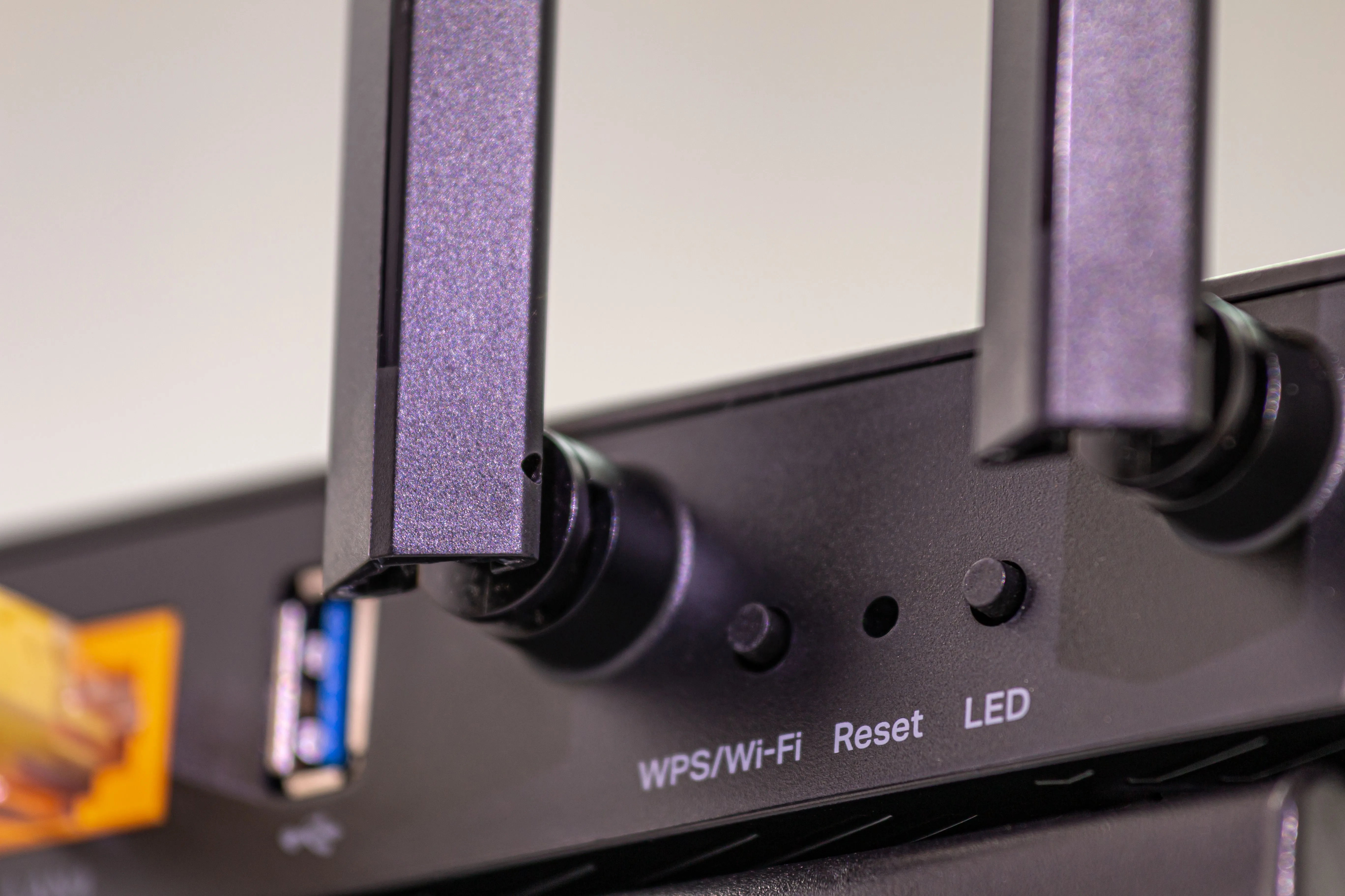 Ví dụ về vị trí nút WPS trên router