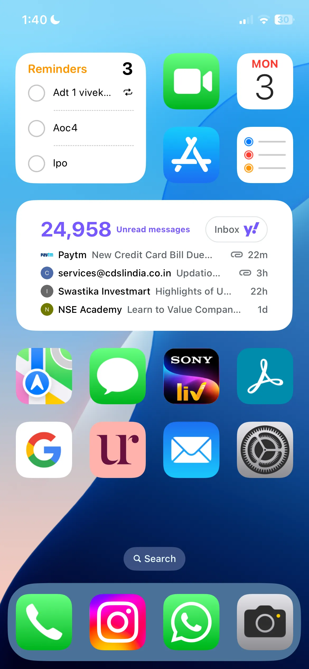 Ví dụ widget Mail và Ghi chú trên màn hình chính iPhone