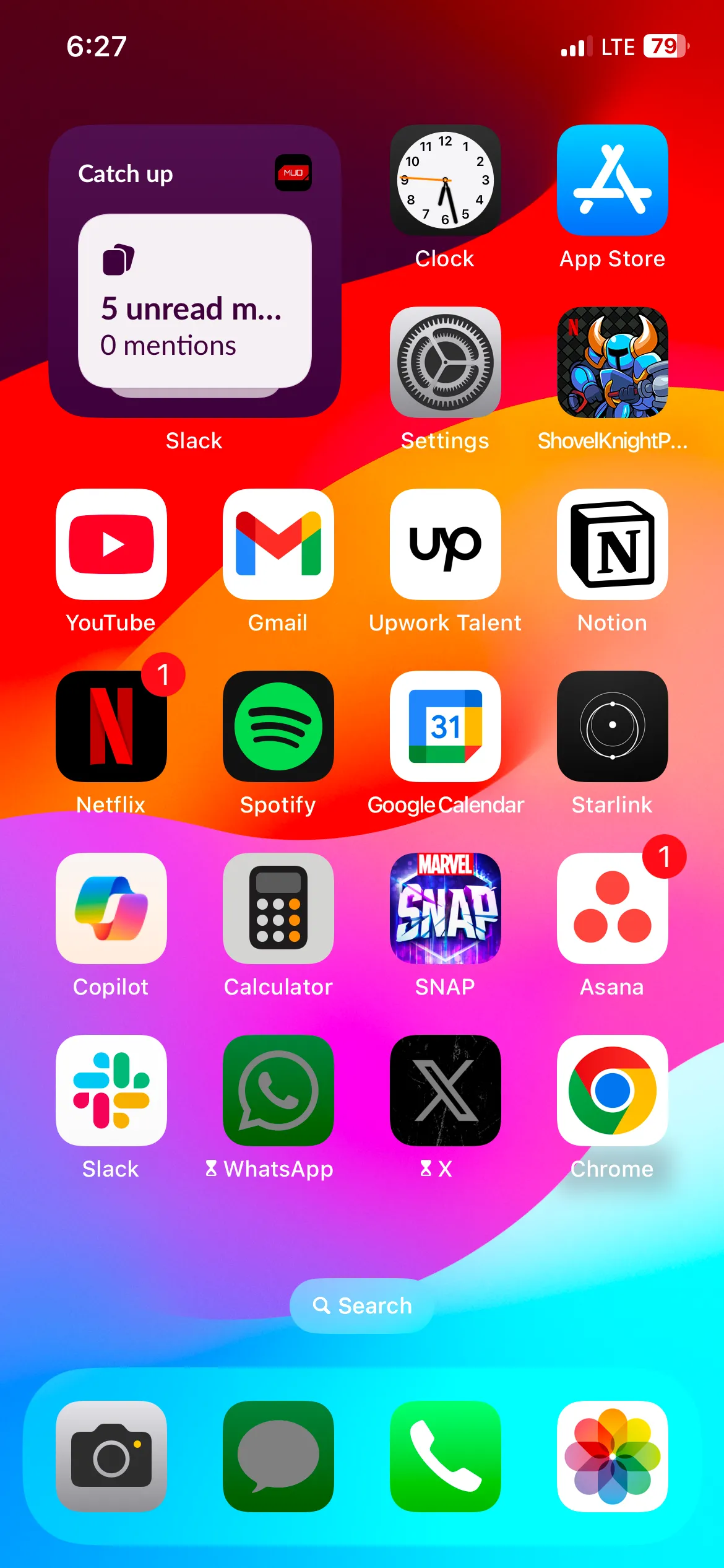 Widget Slack hiển thị số lượng tin nhắn chưa đọc và đề cập cần chú ý trên màn hình chính iPhone